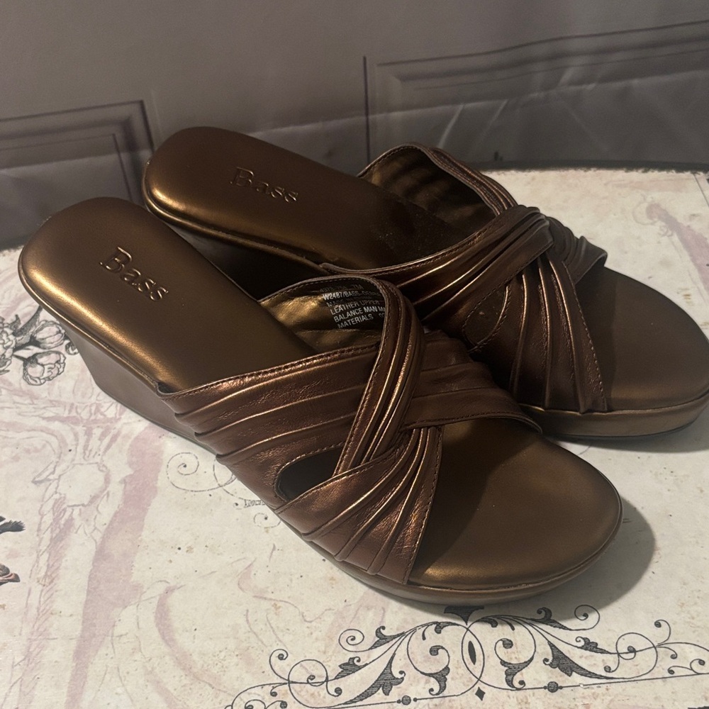 Boss Women's Bronze Faux Leather Slide Sandals Size 7M